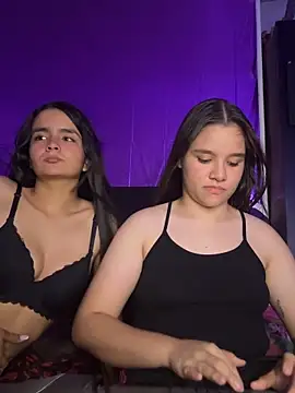 Snapshot of Ashley_and_Zoe chatting on 10/20/25, 03:29 Ashley and Zoe online show from 10/20/25, 03:29