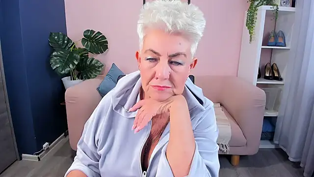 Snapshot of HotandMature chatting on 09/29/25, 08:08 HotandMature online show from 09/29/25, 08:08