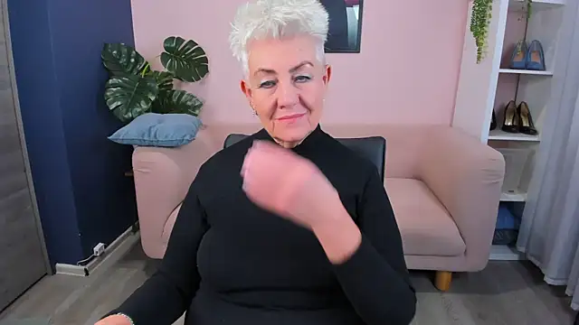 Snapshot of HotandMature chatting on 10/04/25, 09:18 HotandMature online show from 10/04/25, 09:18