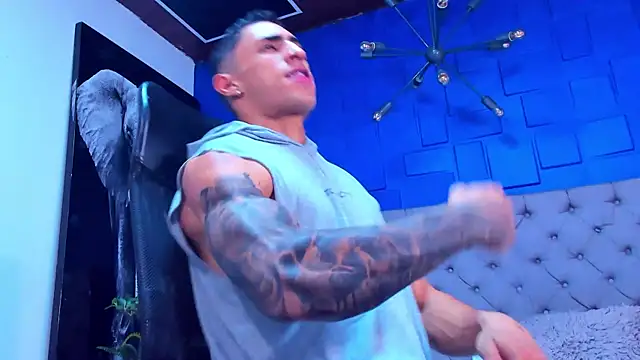 Snapshot of adrian_ray chatting on 11/05/25, 12:43 adrian ray online show from 11/05/25, 12:43