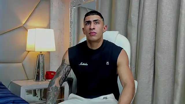 Snapshot of adrian_ray chatting on 11/10/25, 06:29 adrian ray online show from 11/10/25, 06:29