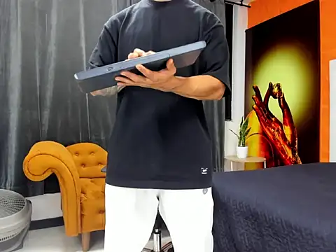 Snapshot of adrian_ray chatting on 11/17/25, 05:52 adrian ray online show from 11/17/25, 05:52