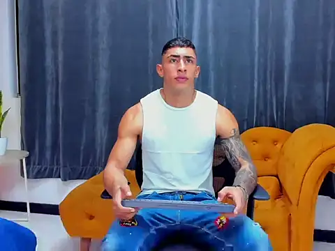 Snapshot of adrian_ray chatting on 11/26/25, 06:31 adrian ray online show from 11/26/25, 06:31