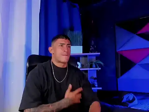 Snapshot of adrian_ray chatting on 12/01/25, 06:46 adrian ray online show from 12/01/25, 06:46