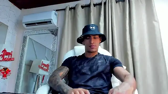 Snapshot of adrian_ray chatting on 12/05/25, 06:04 adrian ray online show from 12/05/25, 06:04