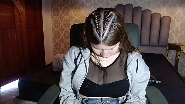 Snapshot of Olivia11_ chatting on 10/11/25, 12:15 Olivia11 online show from 10/11/25, 12:15