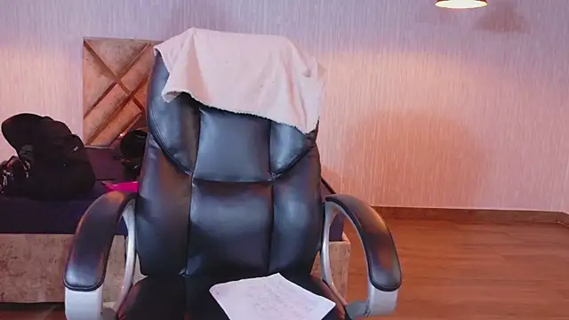 Snapshot of Olivia11_ chatting on 11/27/25, 11:23 Olivia11 online show from 11/27/25, 11:23