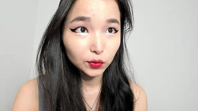 Soyun Mia online show from 12/15/25, 12:20