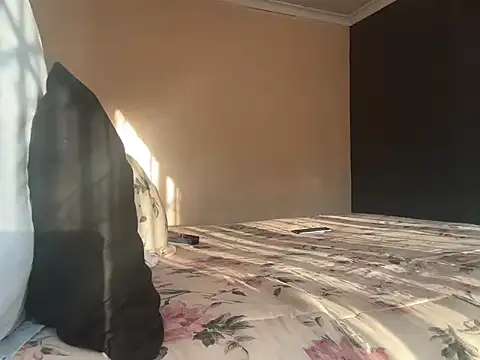 Snapshot of Cianda24 chatting on 10/21/25, 03:46 Cianda24 online show from 10/21/25, 03:46