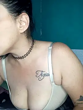 kariciasecreta online show from 11/18/25, 02:06