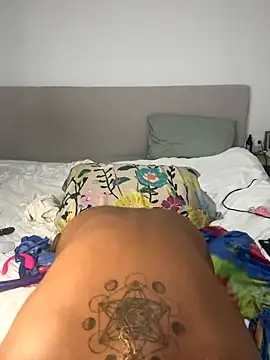 x deluLuz x online show from 10/29/25, 07:21