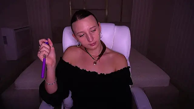 Snapshot of LioraFox chatting on 11/26/25, 09:49 LioraFox online show from 11/26/25, 09:49