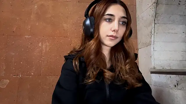 Snapshot of LinaMour chatting on 09/13/25, 10:09 LinaMour online show from 09/13/25, 10:09