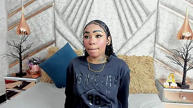 SkylerBloomm online show from 11/19/25, 02:33