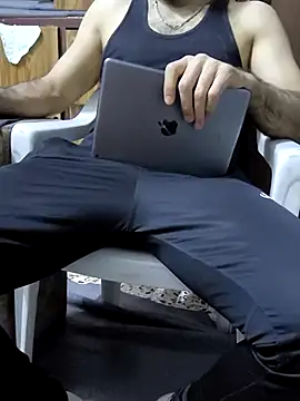 yazinyazin1 online show from 11/04/25, 07:13