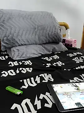 yazinyazin1 online show from 11/30/25, 09:02