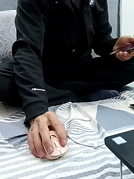 yazinyazin1 online show from 12/13/25, 09:09