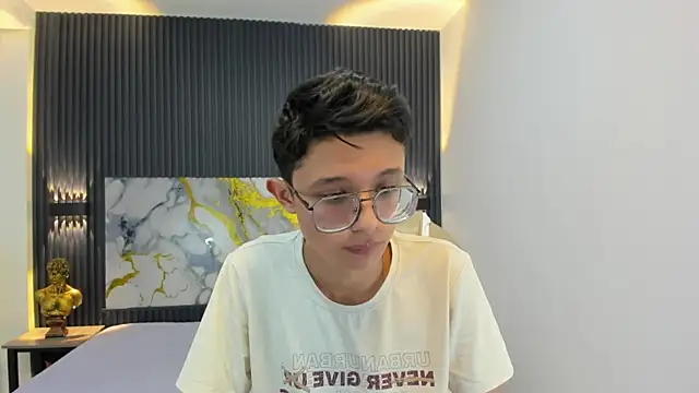 SantiagoRusso18 online show from 09/20/25, 01:01