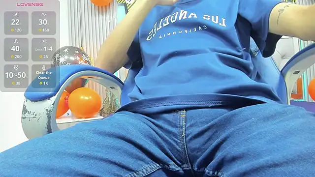 Snapshot of SantiagoRusso18 chatting on 11/03/25, 06:31 SantiagoRusso18 online show from 11/03/25, 06:31