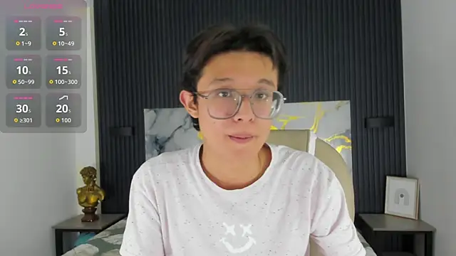 Snapshot of SantiagoRusso18 chatting on 11/22/25, 04:00 SantiagoRusso18 online show from 11/22/25, 04:00