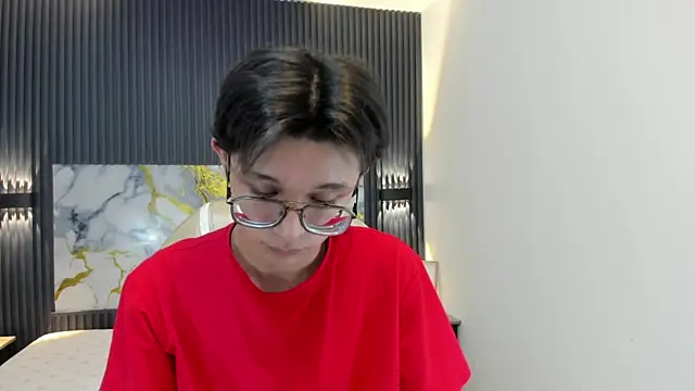 Snapshot of SantiagoRusso18 chatting on 11/23/25, 02:55 SantiagoRusso18 online show from 11/23/25, 02:55