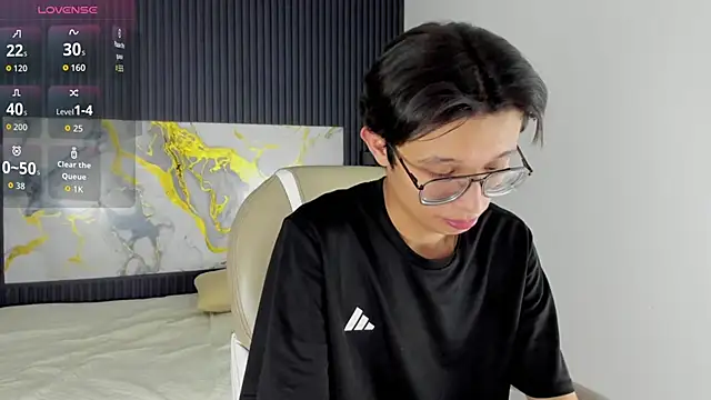 Snapshot of SantiagoRusso18 chatting on 11/26/25, 03:35 SantiagoRusso18 online show from 11/26/25, 03:35