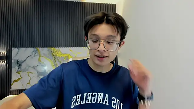 Snapshot of SantiagoRusso18 chatting on 11/27/25, 04:25 SantiagoRusso18 online show from 11/27/25, 04:25