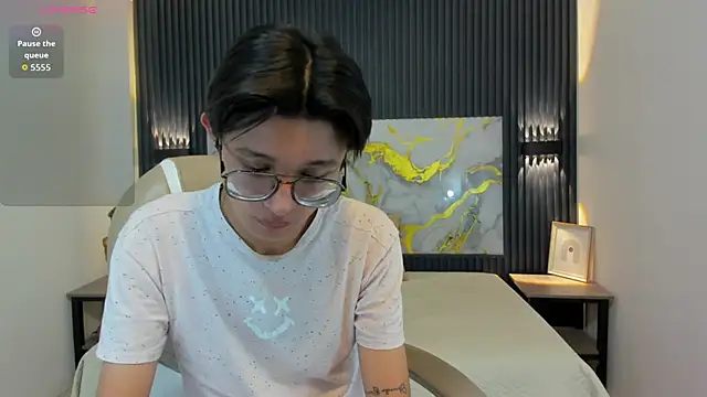 Snapshot of SantiagoRusso18 chatting on 11/29/25, 07:39 SantiagoRusso18 online show from 11/29/25, 07:39