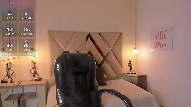 Snapshot of SantiagoRusso18 chatting on 12/02/25, 08:04 SantiagoRusso18 online show from 12/02/25, 08:04