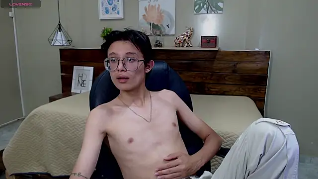 Snapshot of SantiagoRusso18 chatting on 12/03/25, 08:18 SantiagoRusso18 online show from 12/03/25, 08:18