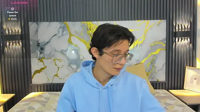 Snapshot of SantiagoRusso18 chatting on 12/05/25, 03:04 SantiagoRusso18 online show from 12/05/25, 03:04