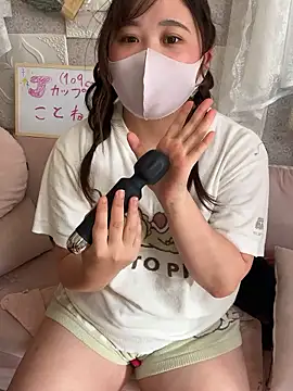 Snapshot of kotone_blossom_x chatting on 11/08/25, 04:23 kotone blossom x online show from 11/08/25, 04:23