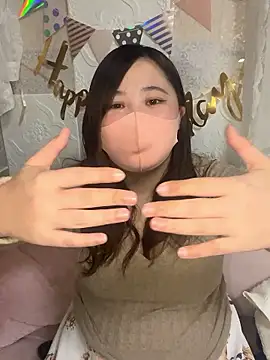 Snapshot of kotone_blossom_x chatting on 12/18/25, 01:06 kotone blossom x online show from 12/18/25, 01:06