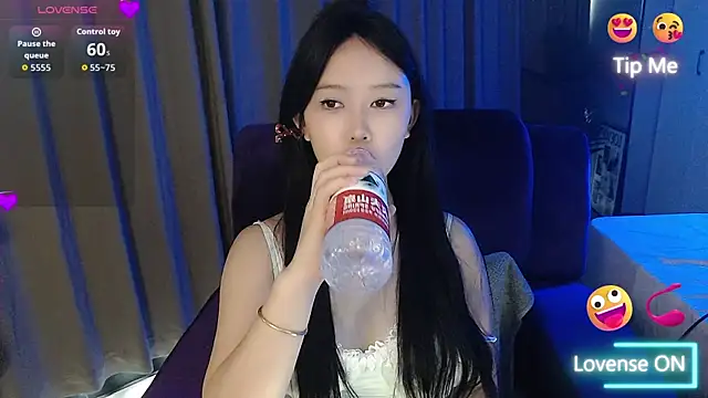 Snapshot of Eoov chatting on 10/24/25, 01:35 Eoov online show from 10/24/25, 01:35