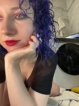 Snapshot of Kitty_Kisss chatting on 11/18/25, 12:27 Kitty Kisss online show from 11/18/25, 12:27