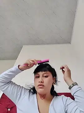 Eva Clark01 online show from 12/17/25, 12:33