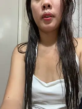 Snapshot of Ressythersty chatting on 04/17/26, 02:31 Ressythersty online show from 04/17/26, 02:31