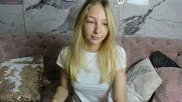 Snapshot of Virgin_Mind chatting on 09/14/25, 01:05 Virgin Mind online show from 09/14/25, 01:05