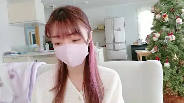 Snapshot of SUZU_1201 chatting on 12/15/25, 12:04 SUZU 1201 online show from 12/15/25, 12:04