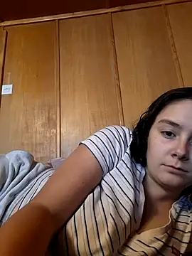 Snapshot of YoungLiisaxx chatting on 09/27/25, 11:37 YoungLiisaxx online show from 09/27/25, 11:37