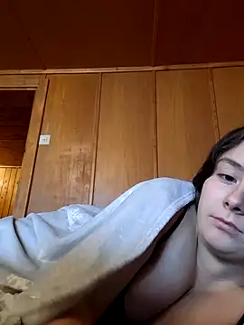 Snapshot of YoungLiisaxx chatting on 10/17/25, 07:44 YoungLiisaxx online show from 10/17/25, 07:44