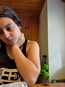 Snapshot of YoungLiisaxx chatting on 10/22/25, 08:14 YoungLiisaxx online show from 10/22/25, 08:14