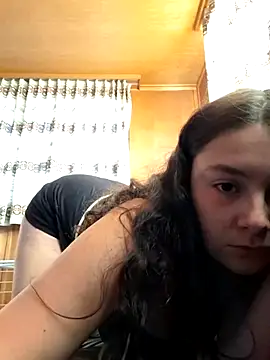 Snapshot of YoungLiisaxx chatting on 11/06/25, 02:51 YoungLiisaxx online show from 11/06/25, 02:51