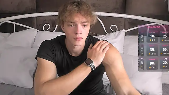 Snapshot of ChaseMuscular chatting on 11/08/25, 11:10 ChaseMuscular online show from 11/08/25, 11:10