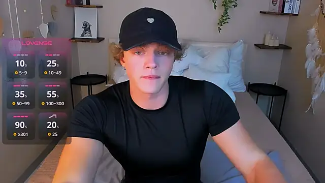 Snapshot of ChaseMuscular chatting on 11/25/25, 10:37 ChaseMuscular online show from 11/25/25, 10:37