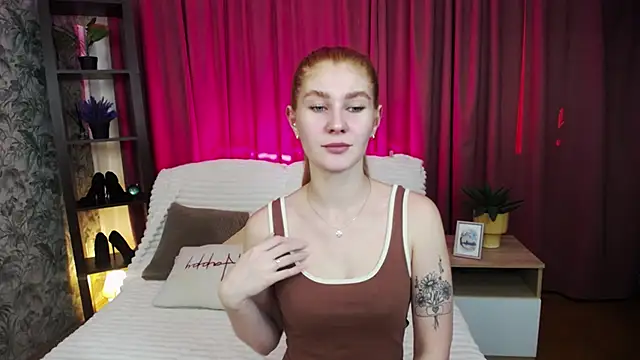 Snapshot of JuliaPowers_ chatting on 09/15/25, 04:01 JuliaPowers online show from 09/15/25, 04:01