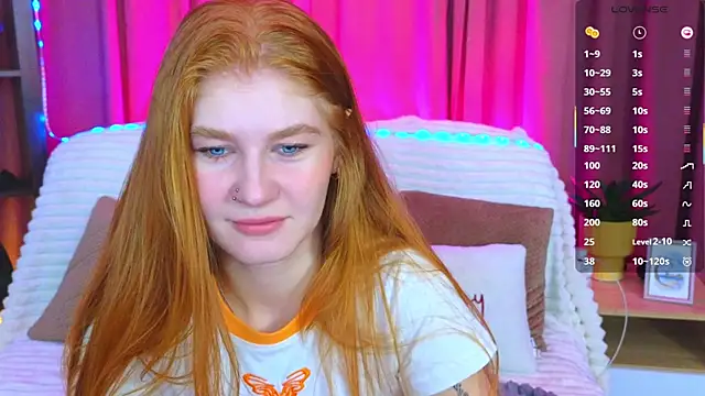 JuliaPowers  online show from 10/18/25, 04:04