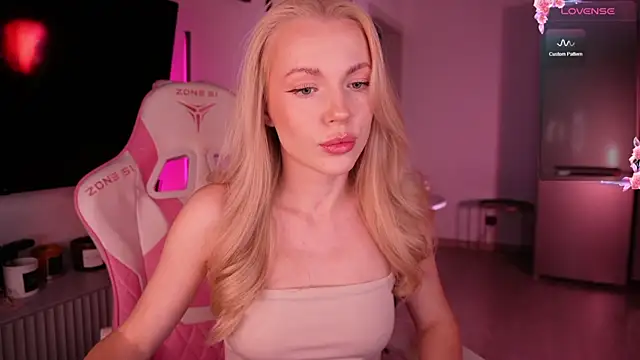 Snapshot of baby_bon chatting on 09/29/25, 01:05 baby bon online show from 09/29/25, 01:05