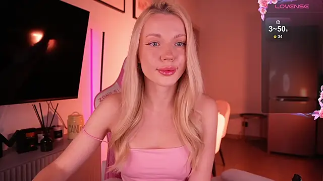 Snapshot of baby_bon chatting on 10/30/25, 04:25 baby bon online show from 10/30/25, 04:25