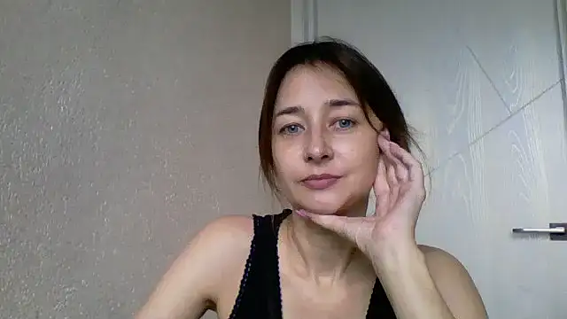 Avenique online show from 10/09/25, 01:20